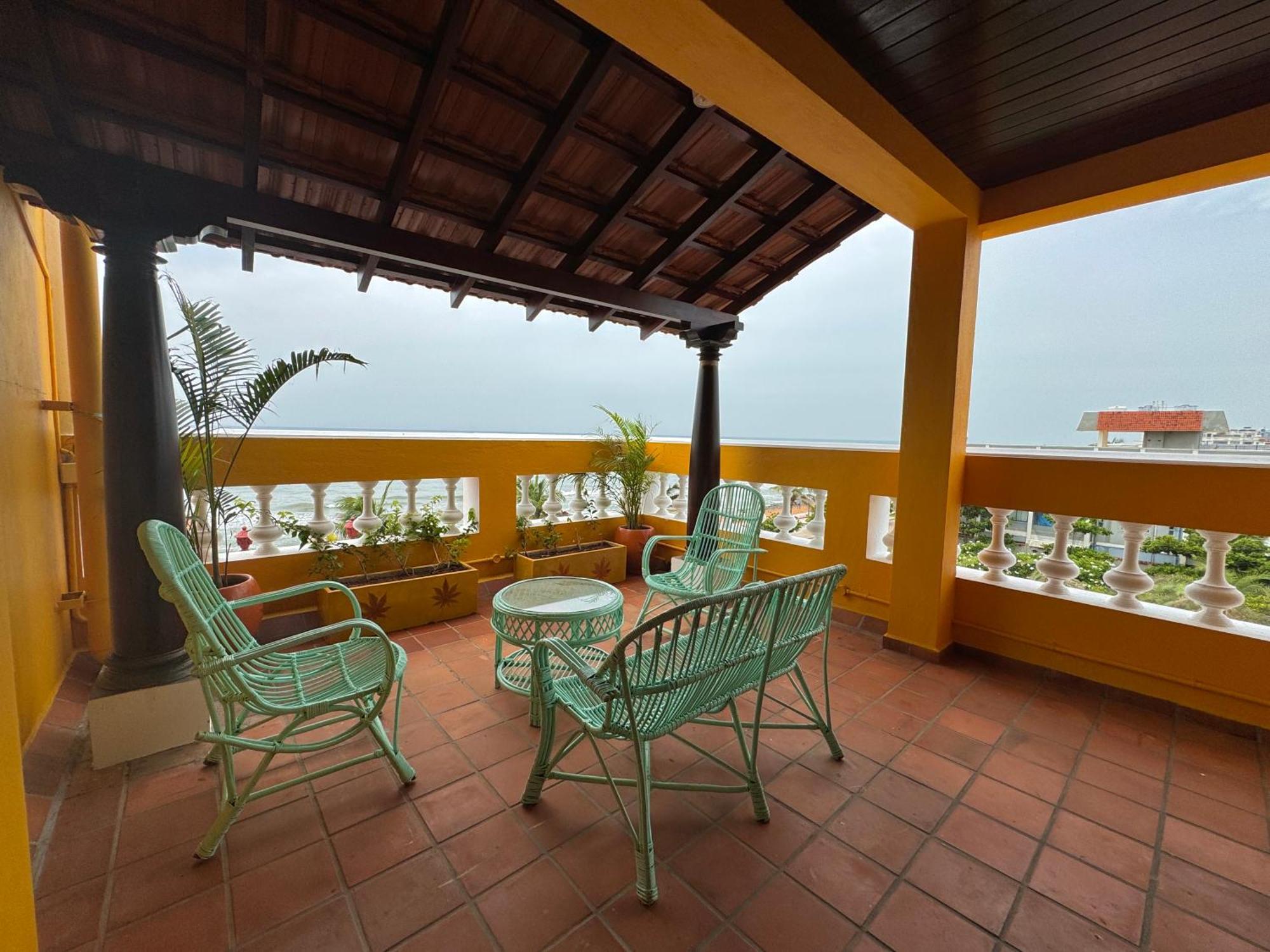 La Plage Seaview Suites Puduččéri Exteriér fotografie