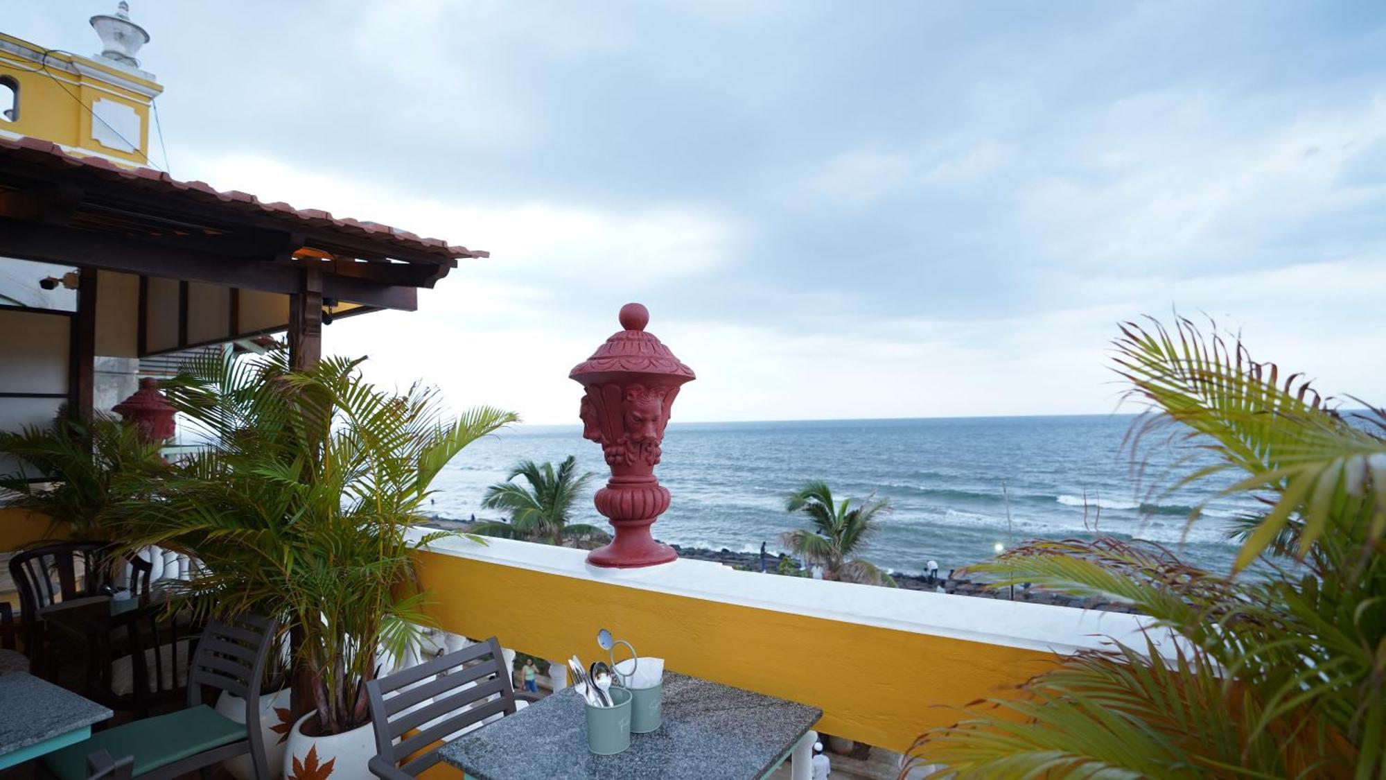 La Plage Seaview Suites Puduččéri Exteriér fotografie